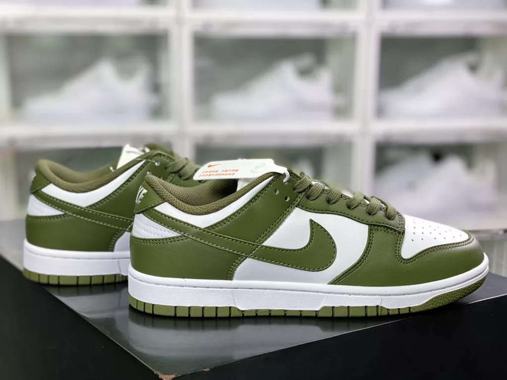 Nike WMNS SB Dunk Low LX Nike WMNS SB Dunk Low LX