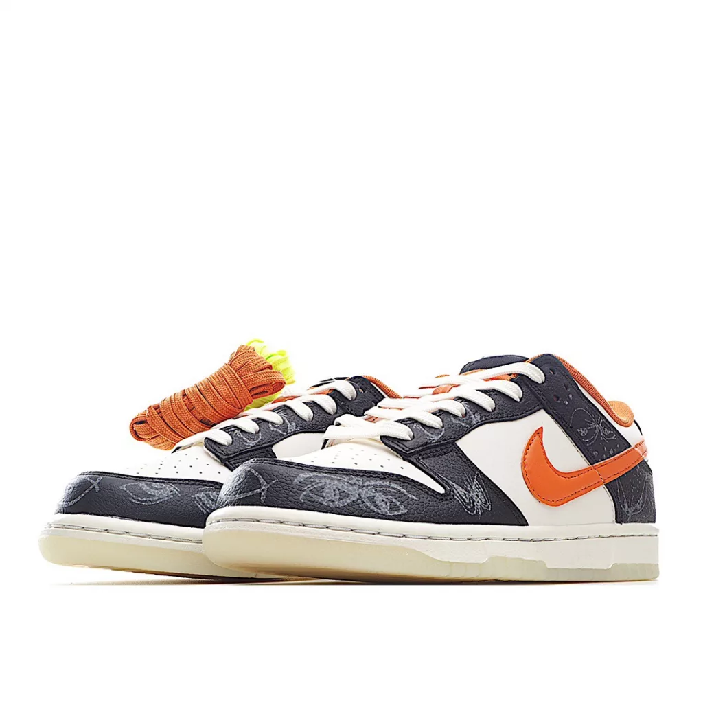 Nike Dunk SB Low Halloween Black and White Orange Glow π Chunyuan's original shoe development features a black and white stitching on the body, paired with an orange Swoosh, lining, and tongue, creating a classic Nike Dunk SB Low Halloween Black and White Orange Glow π Chunyuan's original shoe development features a black and white stitching on the body, paired with an orange Swoosh, lining, and tongue, creating a classic
