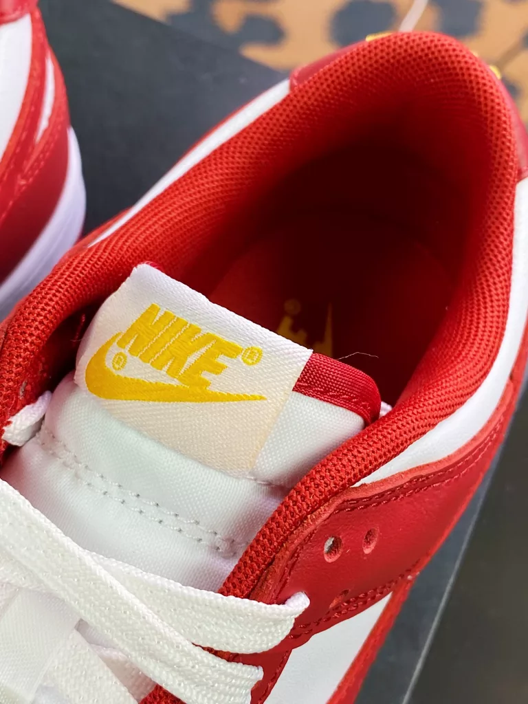 Nike SB Dunk Low Nike SB Dunk Low