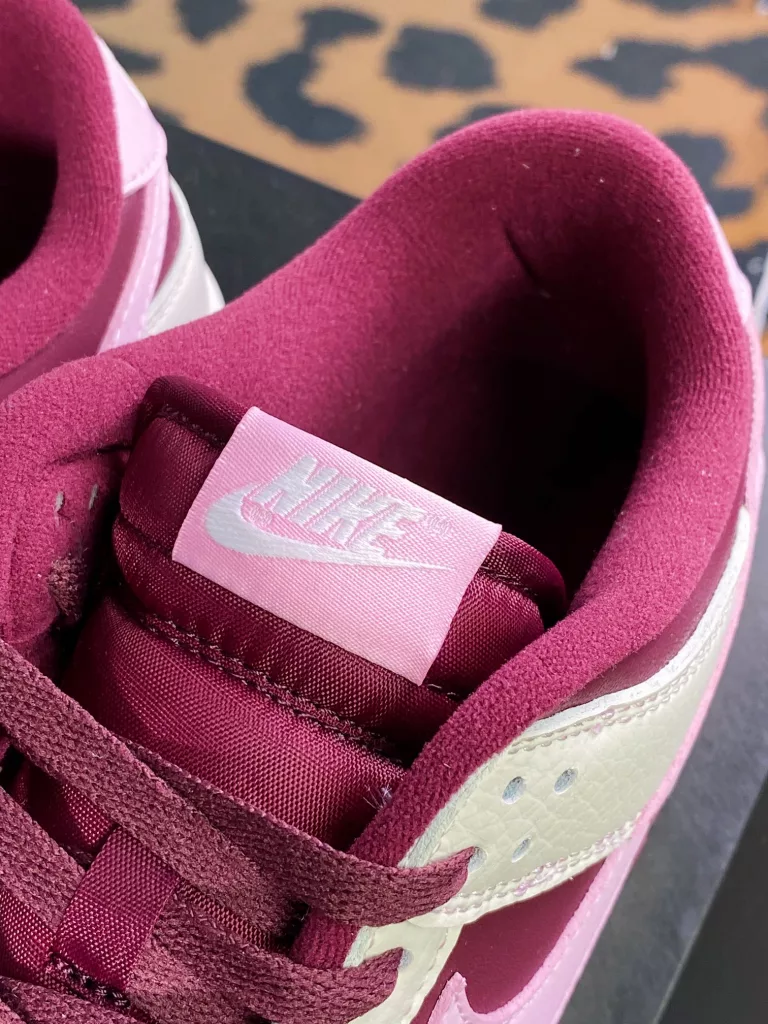 Nike SB Dunk Low Nike SB Dunk Low
