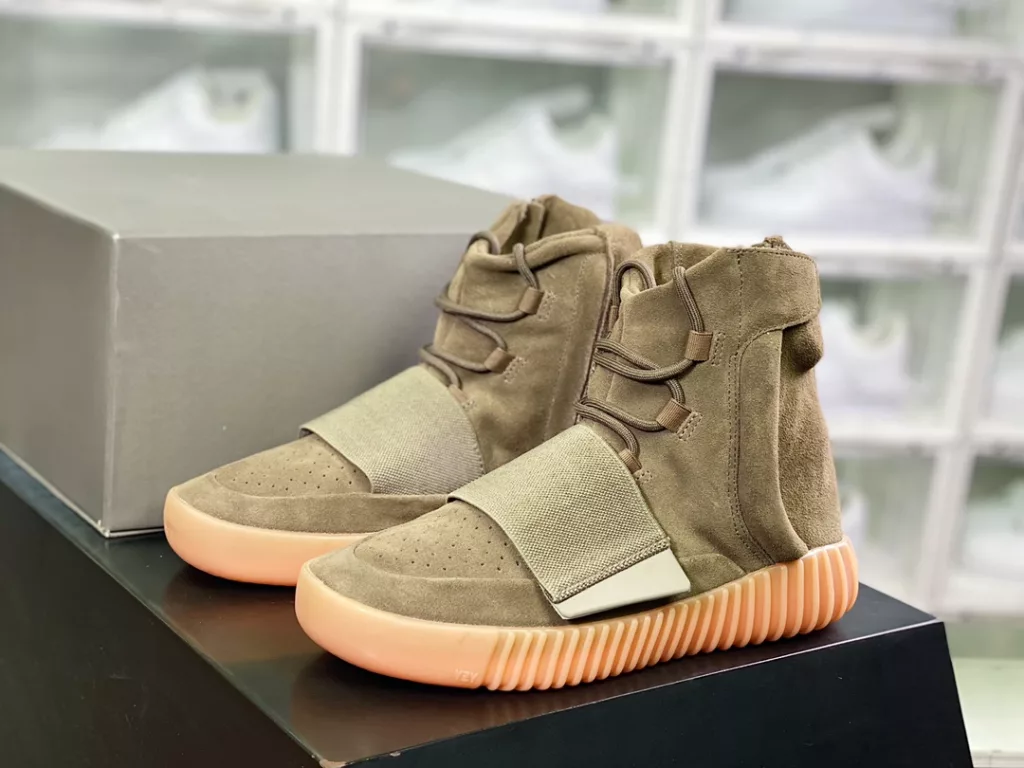 Kanye West x Originals YEEZY BOOST 750 Kanye West x Originals YEEZY BOOST 750