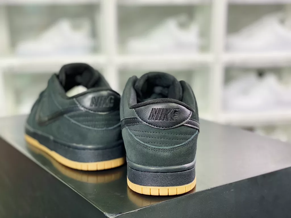 SB Dunk Low Pro SB Dunk Low Pro