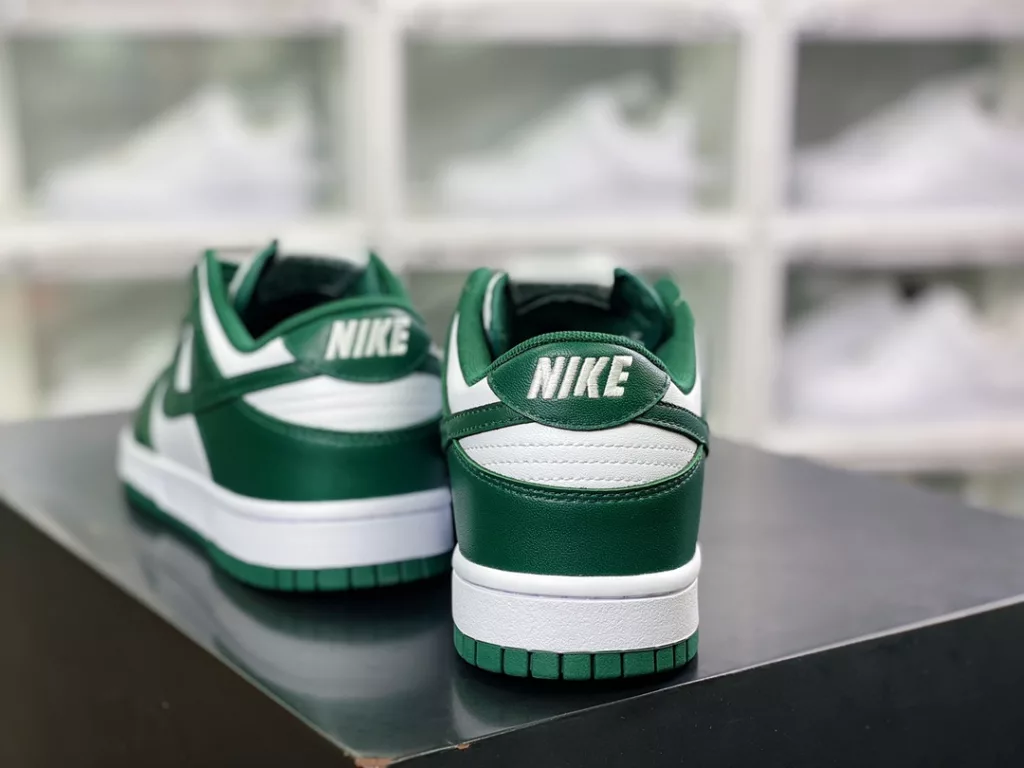 Nike SB Dunk Low Nike SB Dunk Low
