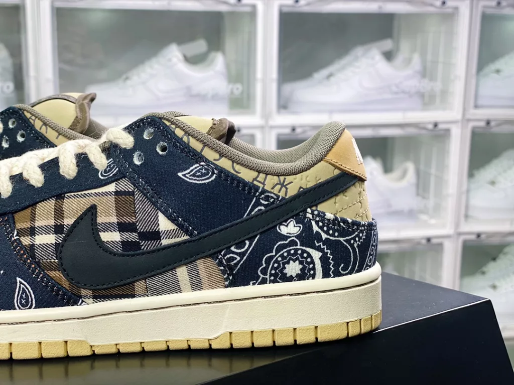 Celebrity style, rapper Scott once again teamed up with Travis Scott x SB Dunk Low Celebrity style, rapper Scott once again teamed up with Travis Scott x SB Dunk Low