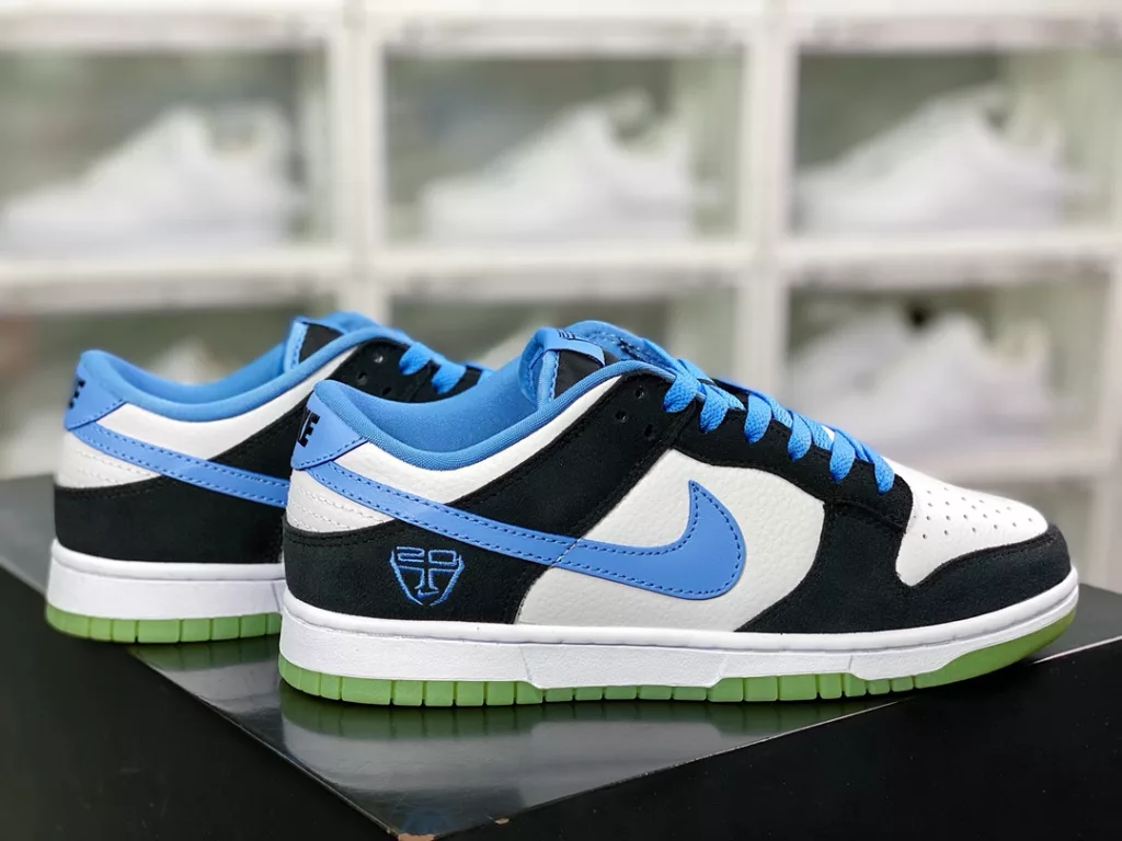 Nike SB Dunk Low Nike SB Dunk Low