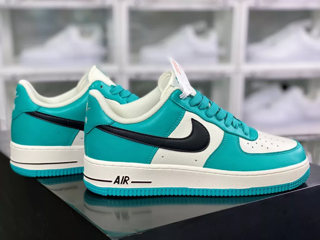 Nike Air Force 1'07 LV8 Nike Air Force 1'07 LV8