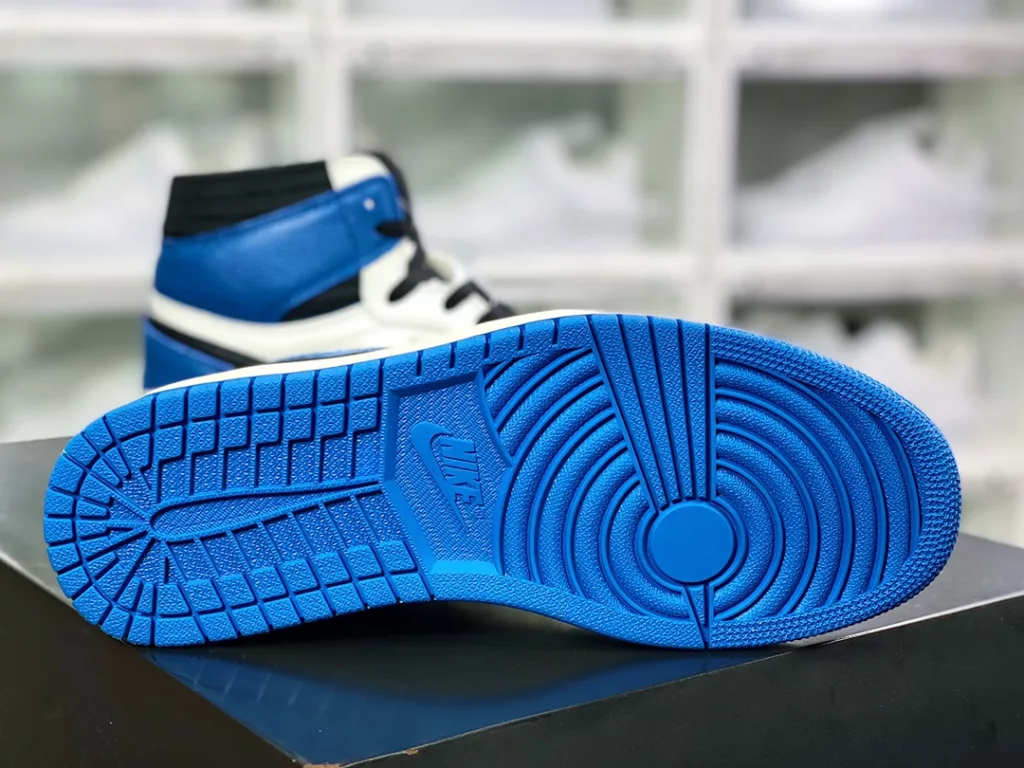 Heavyweight tripartite partnership, the successful annual shoe king! Lightning Hook AJ1 Heavyweight tripartite partnership, the successful annual shoe king! Lightning Hook AJ1