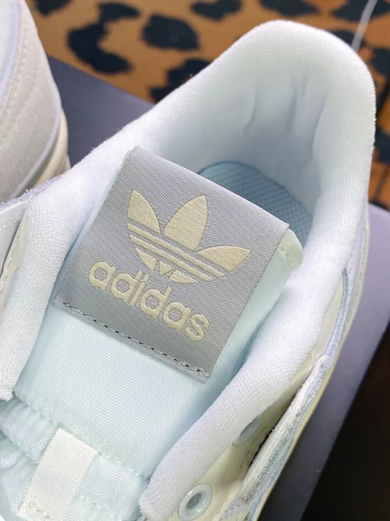 Adidas Clover Originals Forum 84 Low Roman Collection Velcro Low Top Vintage Lace up Versatile Casual Sports Board Shoes Adidas Clover Originals Forum 84 Low Roman Collection Velcro Low Top Vintage Lace up Versatile Casual Sports Board Shoes