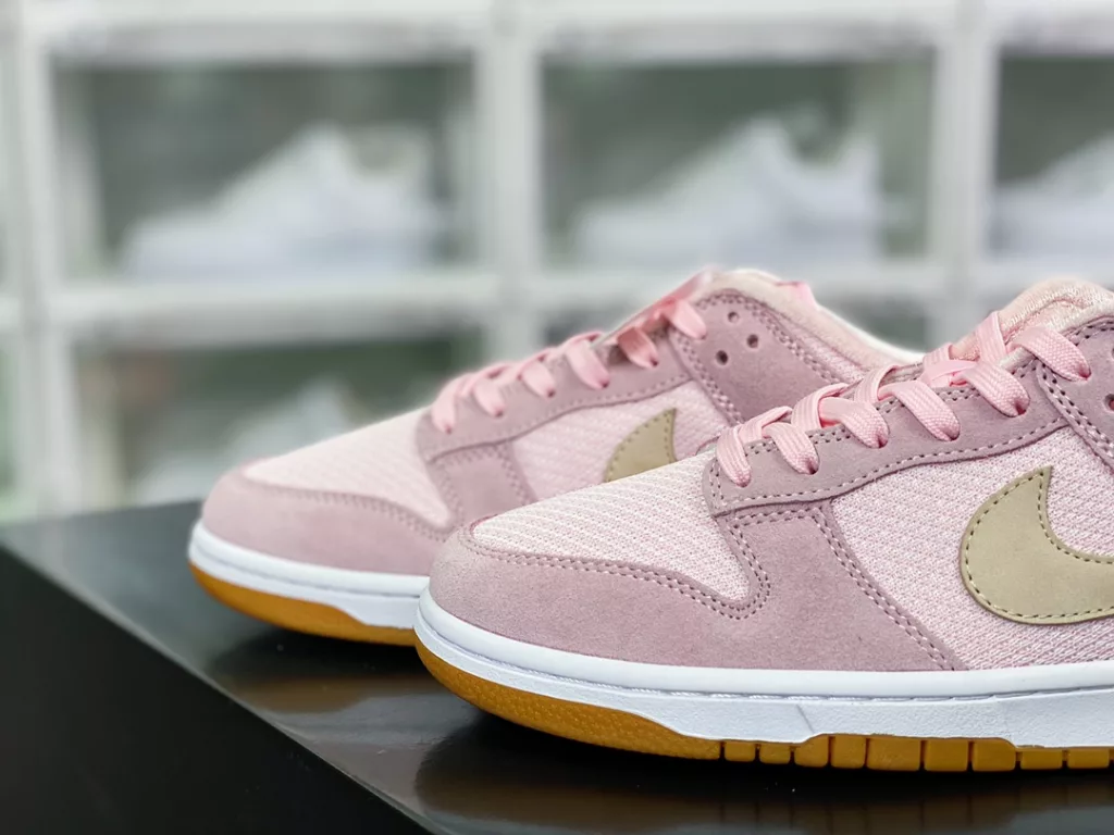 Nike SB Dunk Low Nike SB Dunk Low