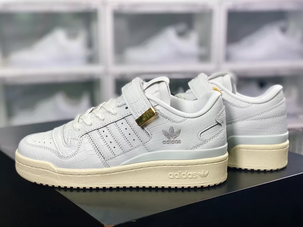 Adidas Clover Originals Forum 84 Low Roman Collection Velcro Low Top Vintage Lace up Versatile Casual Sports Board Shoes White Crocodile Adidas Clover Originals Forum 84 Low Roman Collection Velcro Low Top Vintage Lace up Versatile Casual Sports Board Shoes White Crocodile