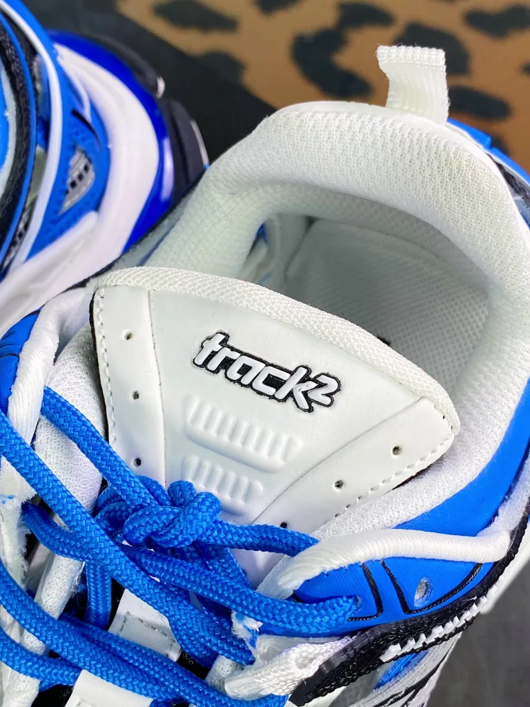 The new generation of Paris dad shoes is here โ Track 4th generation 2 Sneakers The new generation of Paris dad shoes is here โ Track 4th generation 2 Sneakers