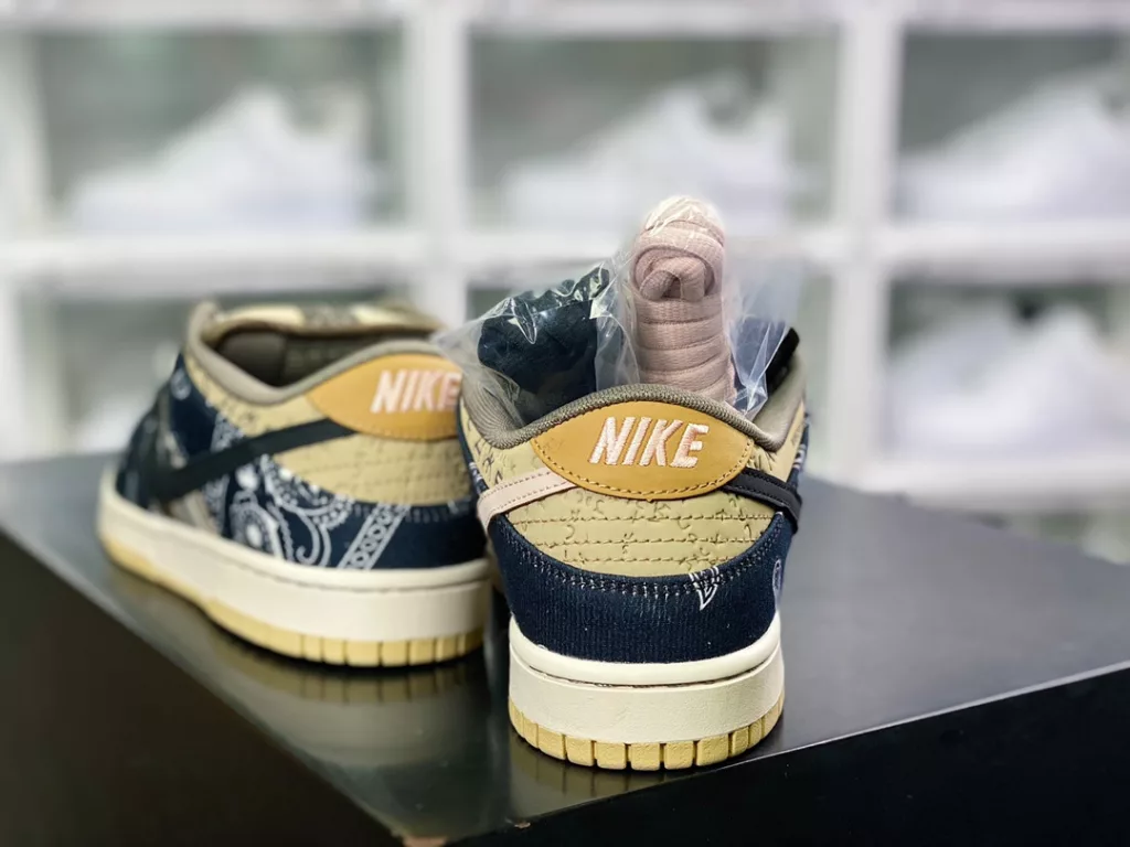 Celebrity style, rapper Scott once again teamed up with Travis Scott x SB Dunk Low Celebrity style, rapper Scott once again teamed up with Travis Scott x SB Dunk Low
