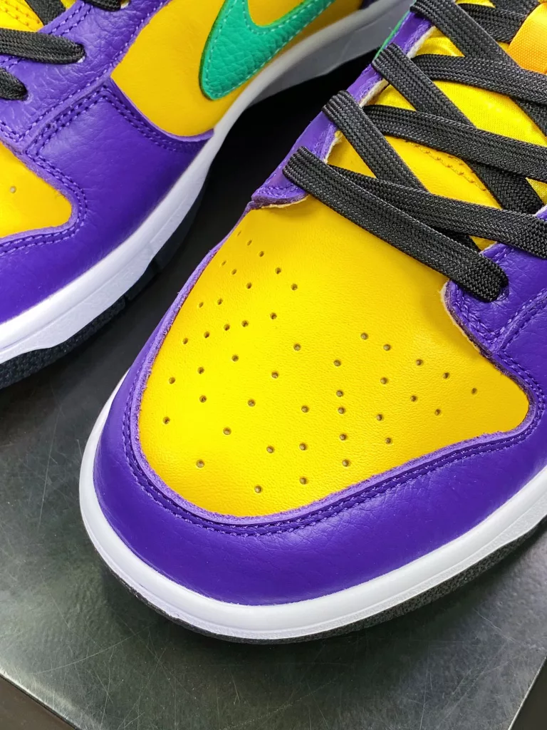 Nike WMNS SB Dunk Low LX Nike WMNS SB Dunk Low LX