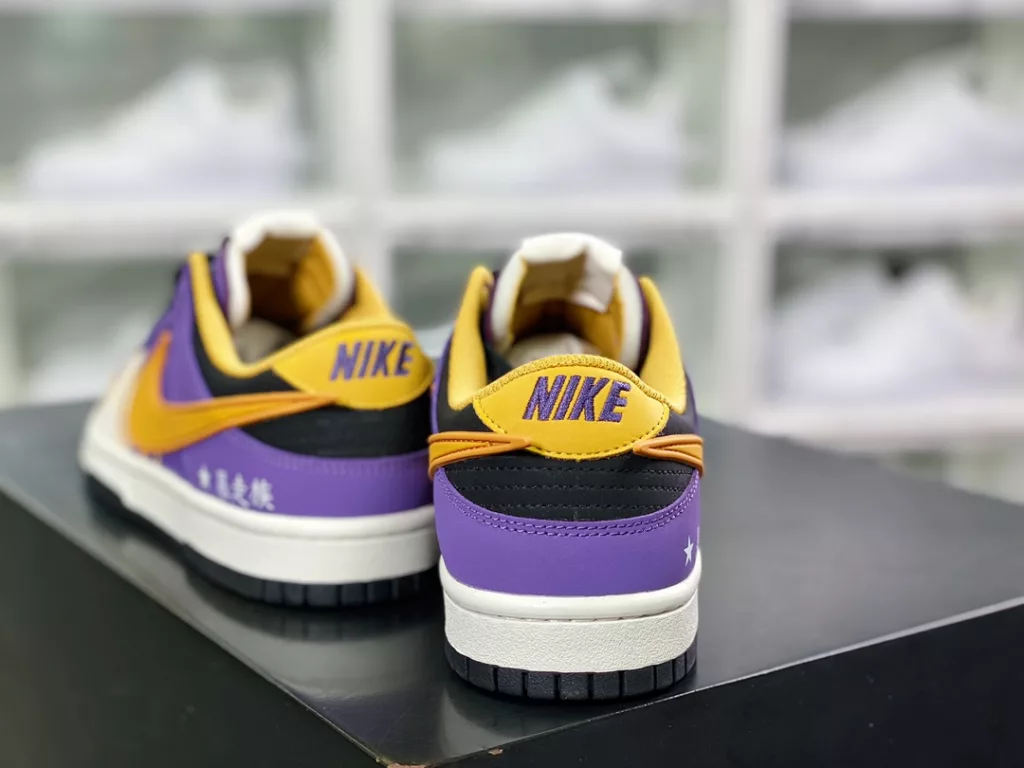 Nike SB Dunk Low Nike SB Dunk Low