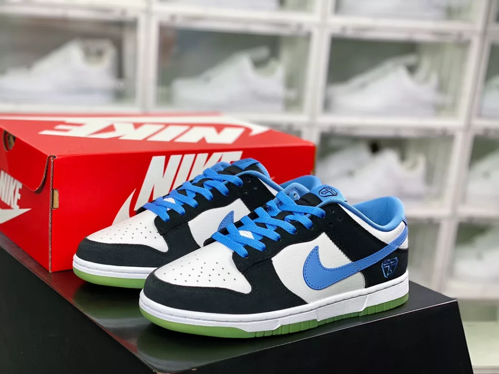 Nike SB Dunk Low Nike SB Dunk Low