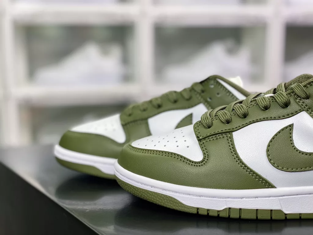 Nike WMNS SB Dunk Low LX Nike WMNS SB Dunk Low LX