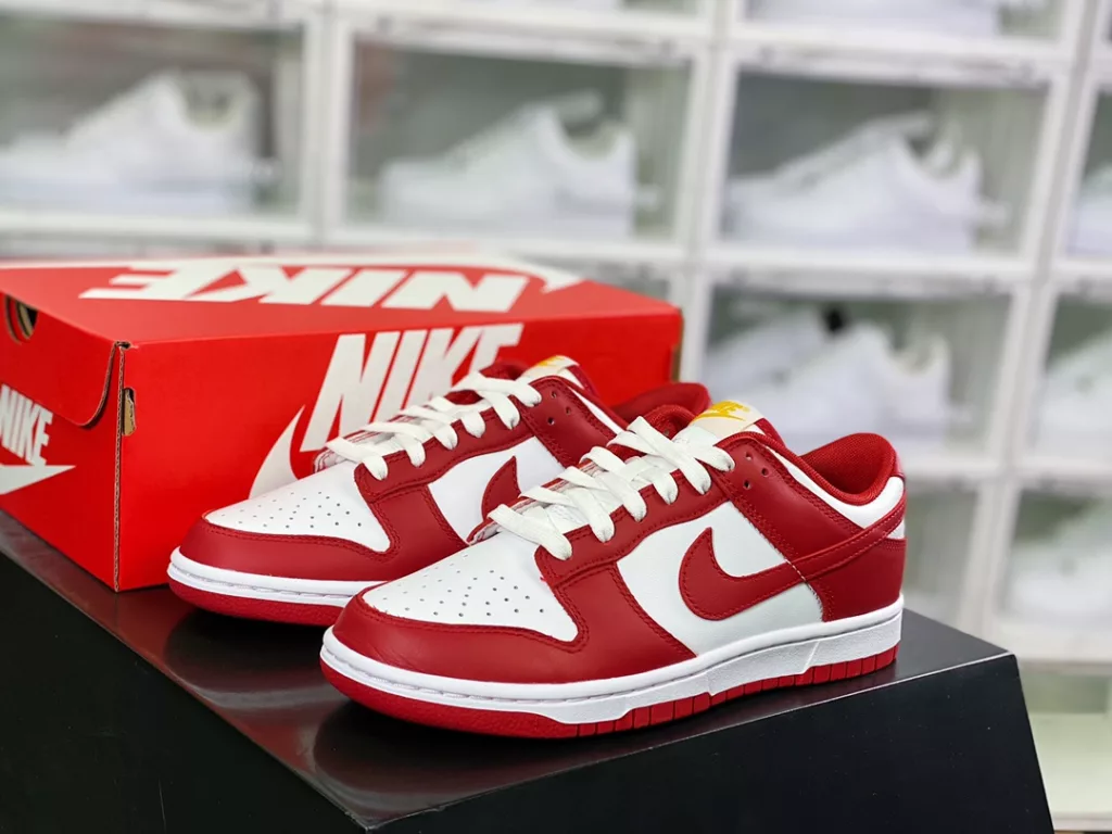 Nike SB Dunk Low Nike SB Dunk Low