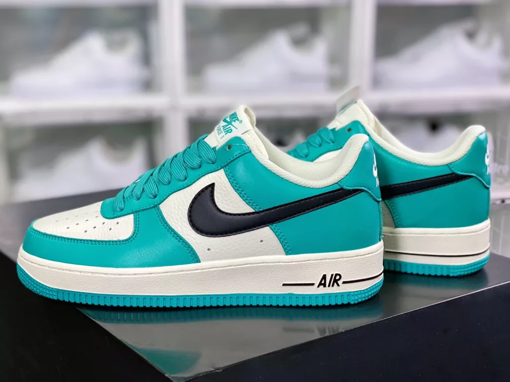 Nike Air Force 1'07 LV8 Nike Air Force 1'07 LV8