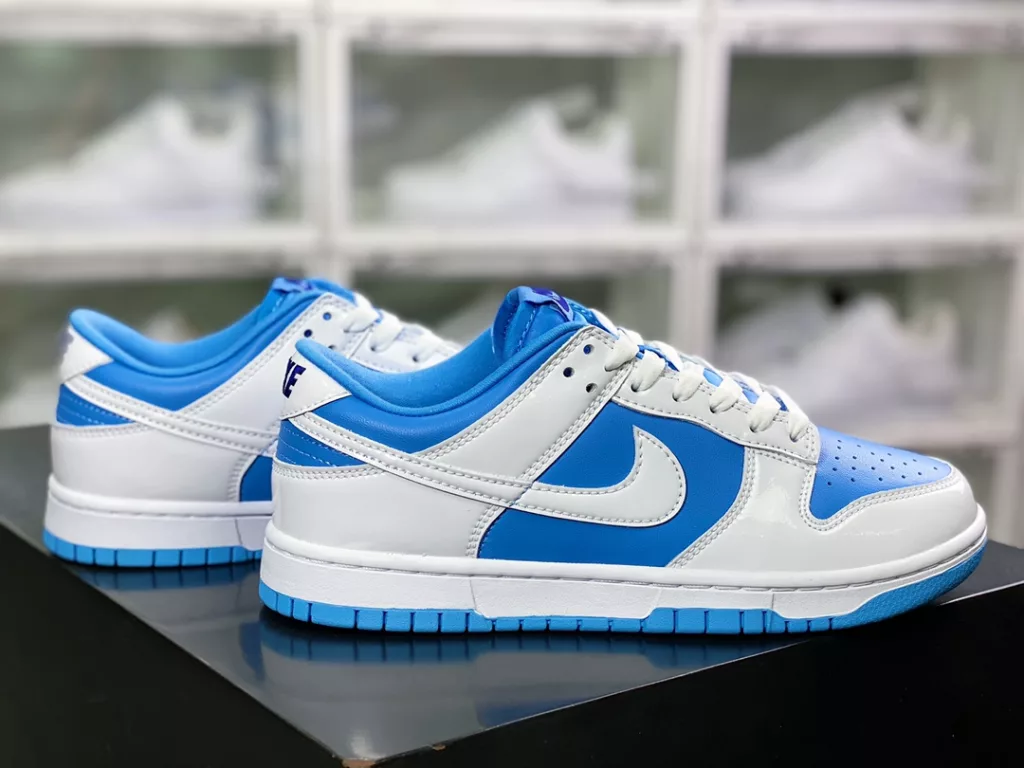 Nike WMNS SB Dunk Low Nike WMNS SB Dunk Low