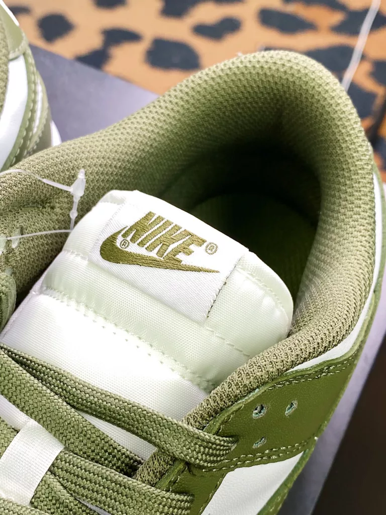 Nike WMNS SB Dunk Low LX Nike WMNS SB Dunk Low LX
