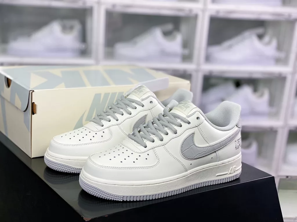 Nike Air Force 1'07 Low Nike Air Force 1'07 Low