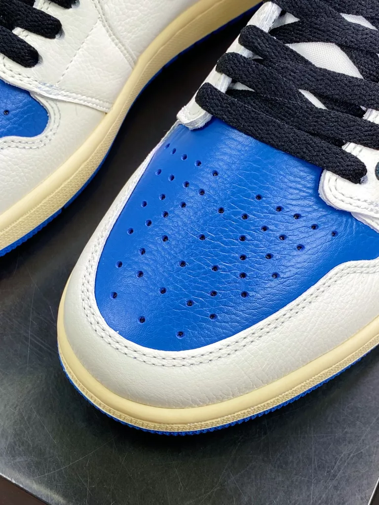 Heavyweight tripartite partnership, the successful annual shoe king! Lightning Hook AJ1 Heavyweight tripartite partnership, the successful annual shoe king! Lightning Hook AJ1