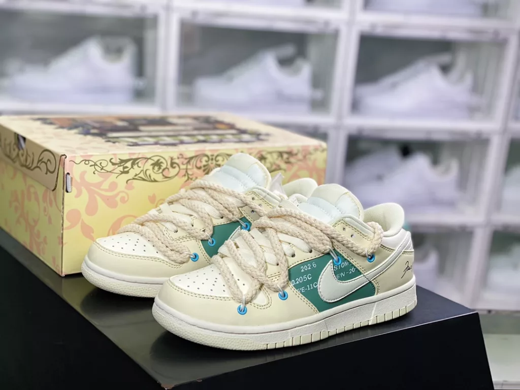 Nike SB Dunk Low Nike SB Dunk Low