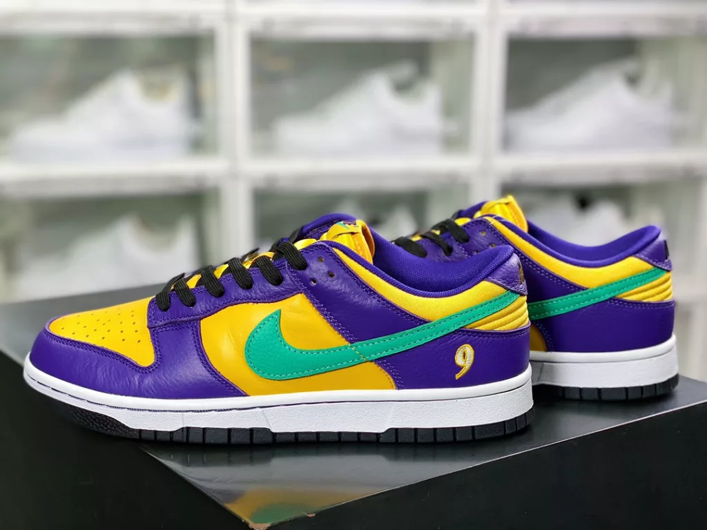 Nike WMNS SB Dunk Low LX Nike WMNS SB Dunk Low LX