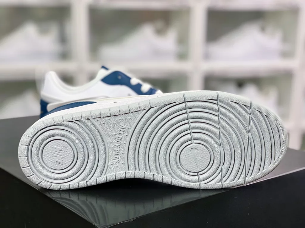 Nike SB Dunk Low Nike SB Dunk Low