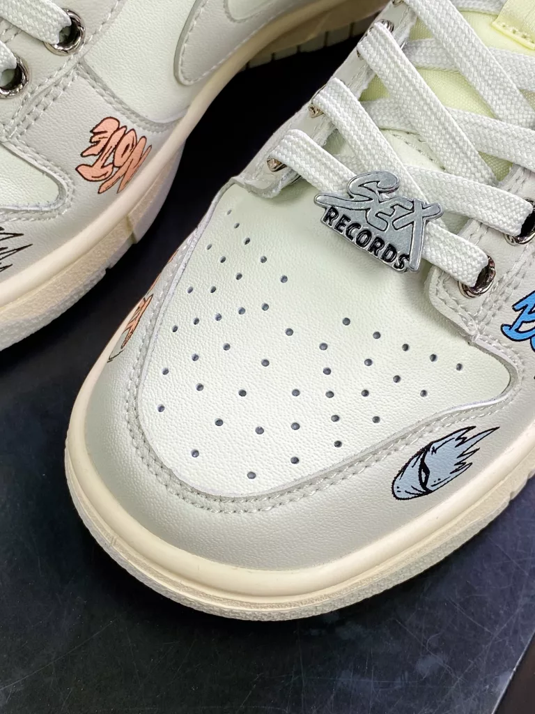 Crouch Hearts x SB Dunk Low Crouch Hearts x SB Dunk Low