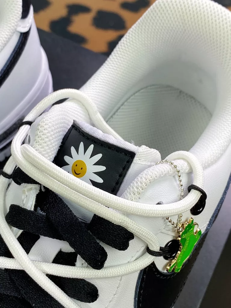 Nike Air Force 1 07 LV8 Nike Air Force 1 07 LV8