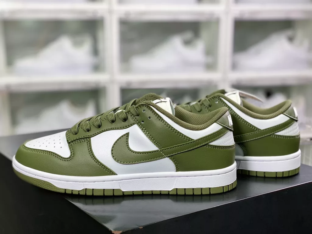 Nike WMNS SB Dunk Low LX Nike WMNS SB Dunk Low LX