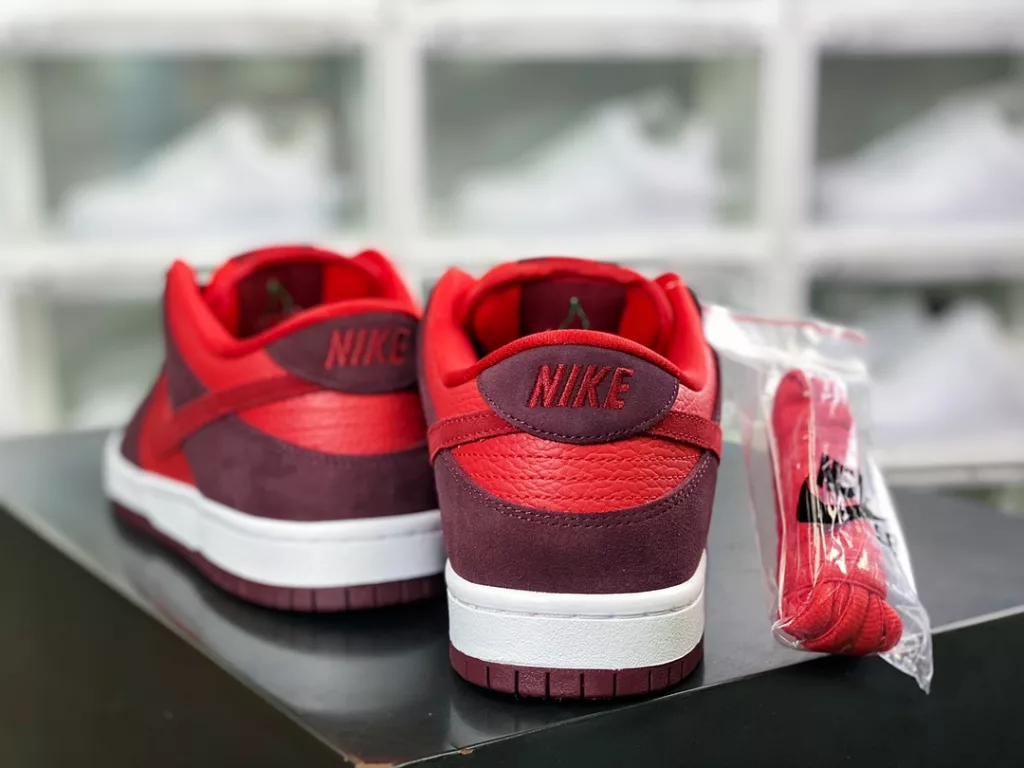 Nike SB Dunk Low Nike SB Dunk Low