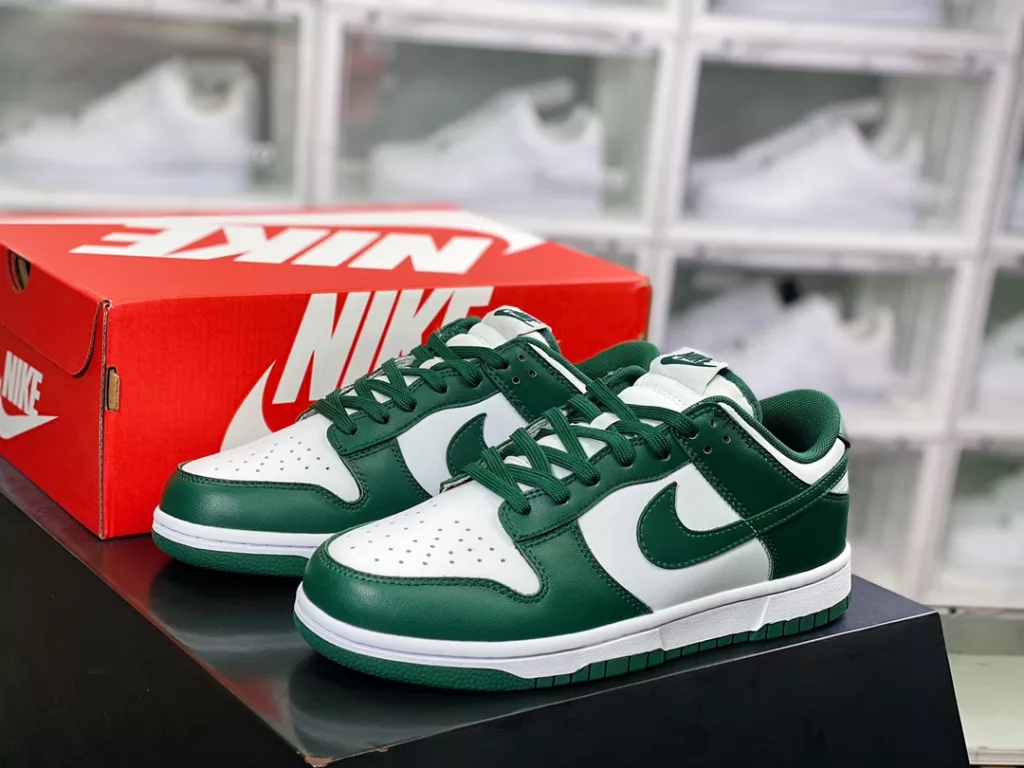 Nike SB Dunk Low Nike SB Dunk Low