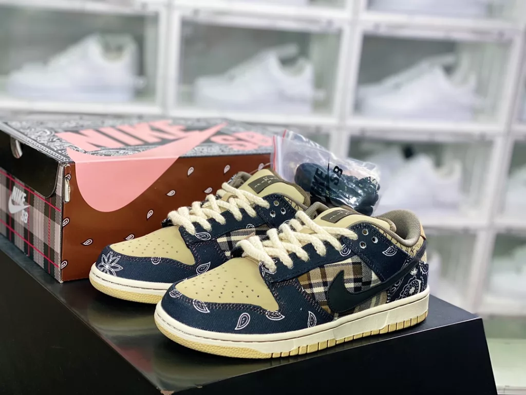 Celebrity style, rapper Scott once again teamed up with Travis Scott x SB Dunk Low Celebrity style, rapper Scott once again teamed up with Travis Scott x SB Dunk Low