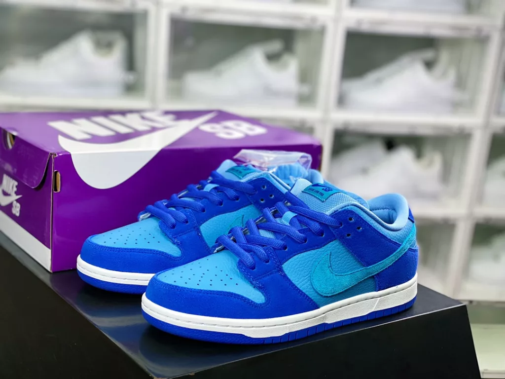 Nike SB Dunk Low Nike SB Dunk Low