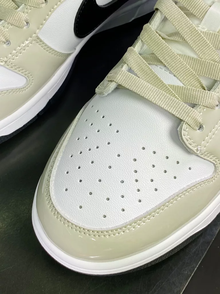 Nike WMNS SB Dunk Low ESS Nike WMNS SB Dunk Low ESS