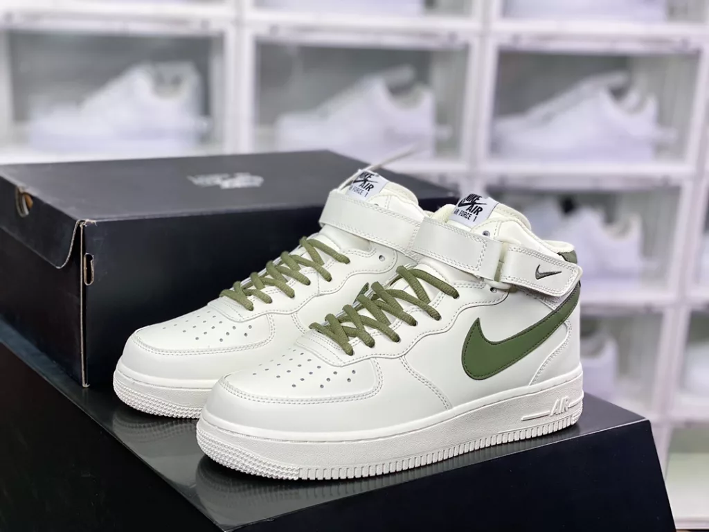Nike Air Force 1'07 Mid Nike Air Force 1'07 Mid