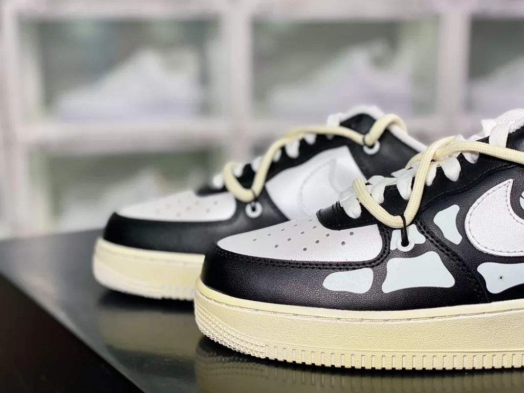 Nike Air Force 1 07 LV8 Nike Air Force 1 07 LV8
