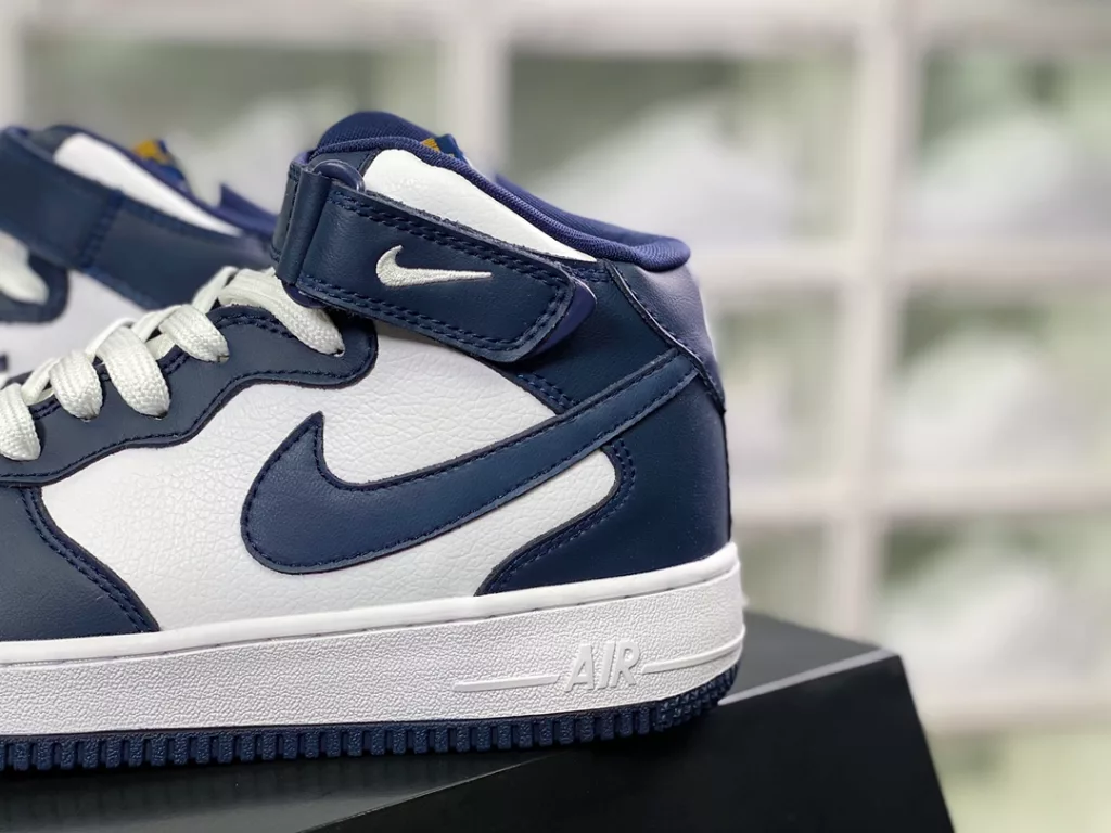 Nike Air Force 1'07 Mid Nike Air Force 1'07 Mid