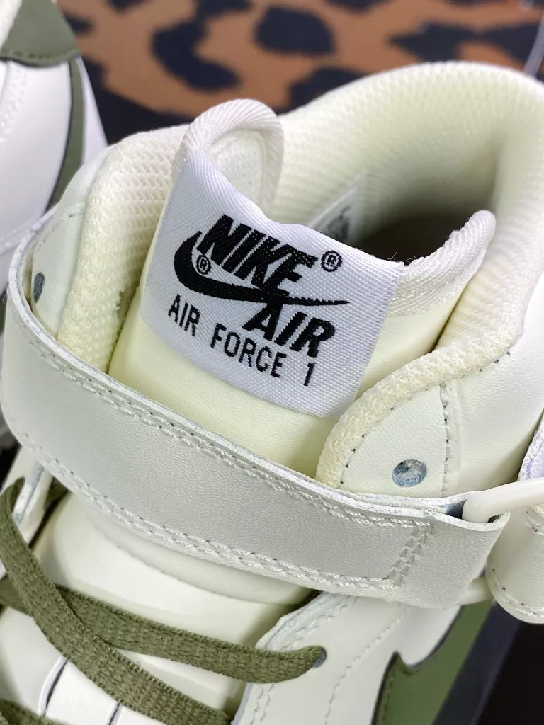 Nike Air Force 1'07 Mid Nike Air Force 1'07 Mid