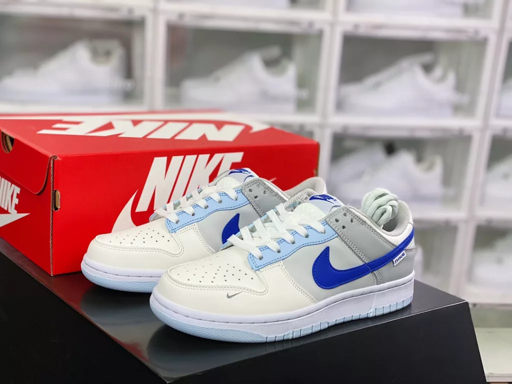 Nike WMNS SB Dunk Low GS Nike WMNS SB Dunk Low GS