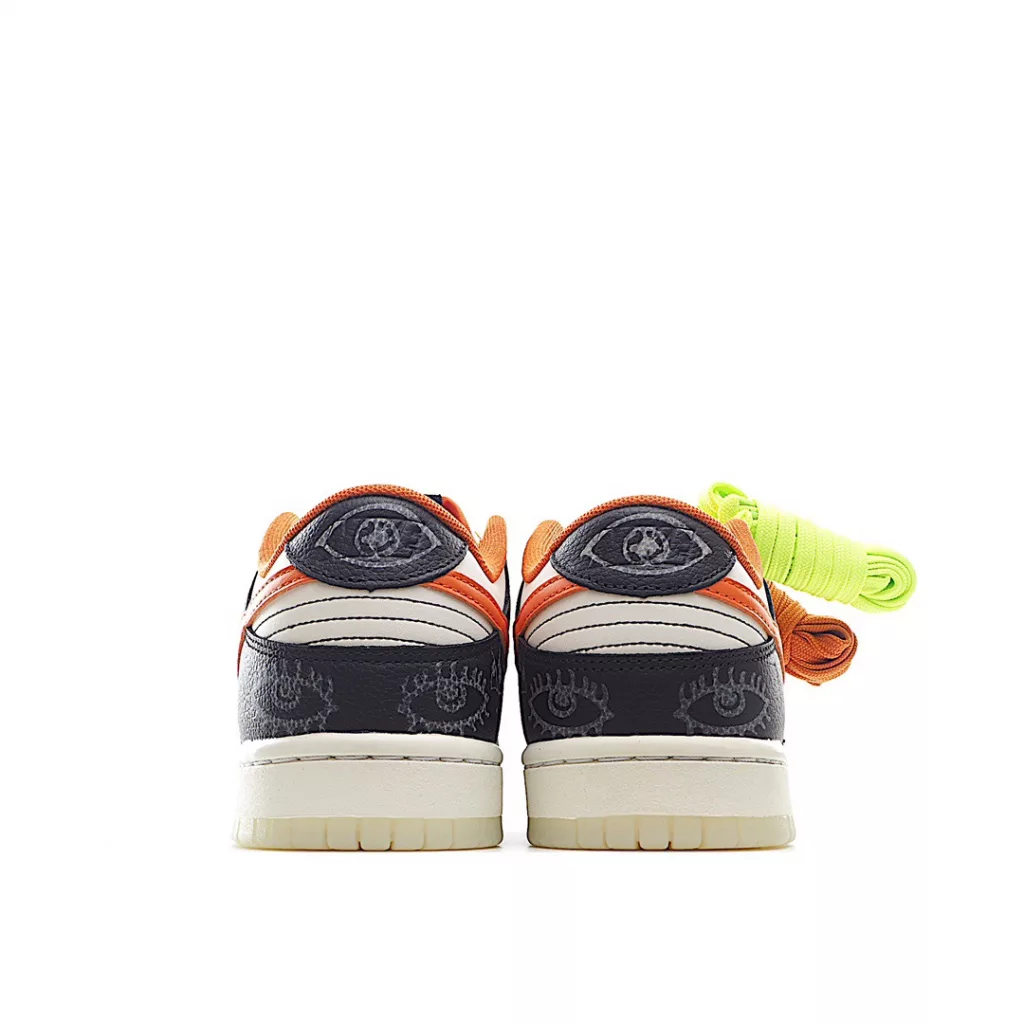 Nike Dunk SB Low Halloween Black and White Orange Glow π Chunyuan's original shoe development features a black and white stitching on the body, paired with an orange Swoosh, lining, and tongue, creating a classic Nike Dunk SB Low Halloween Black and White Orange Glow π Chunyuan's original shoe development features a black and white stitching on the body, paired with an orange Swoosh, lining, and tongue, creating a classic