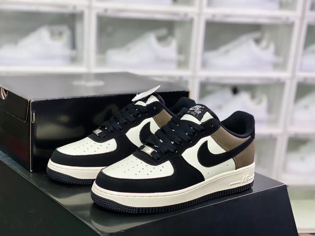 Nike Air Force 1'07 Low Leather Nike Air Force 1'07 Low Leather