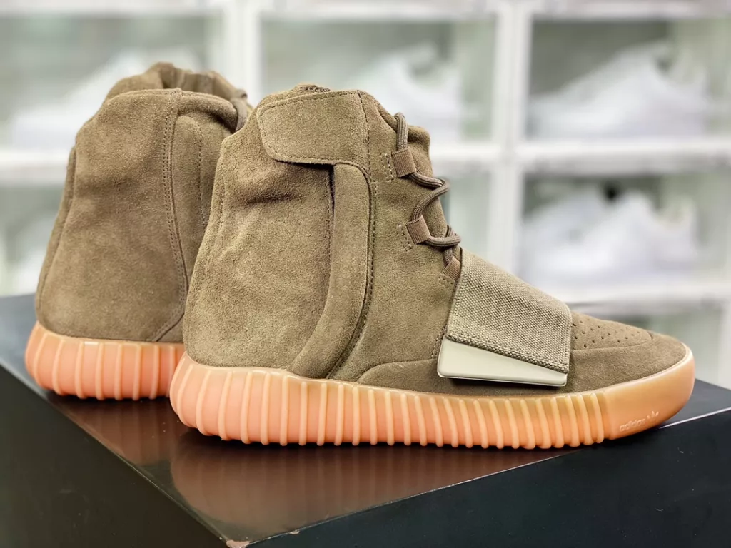 Kanye West x Originals YEEZY BOOST 750 Kanye West x Originals YEEZY BOOST 750