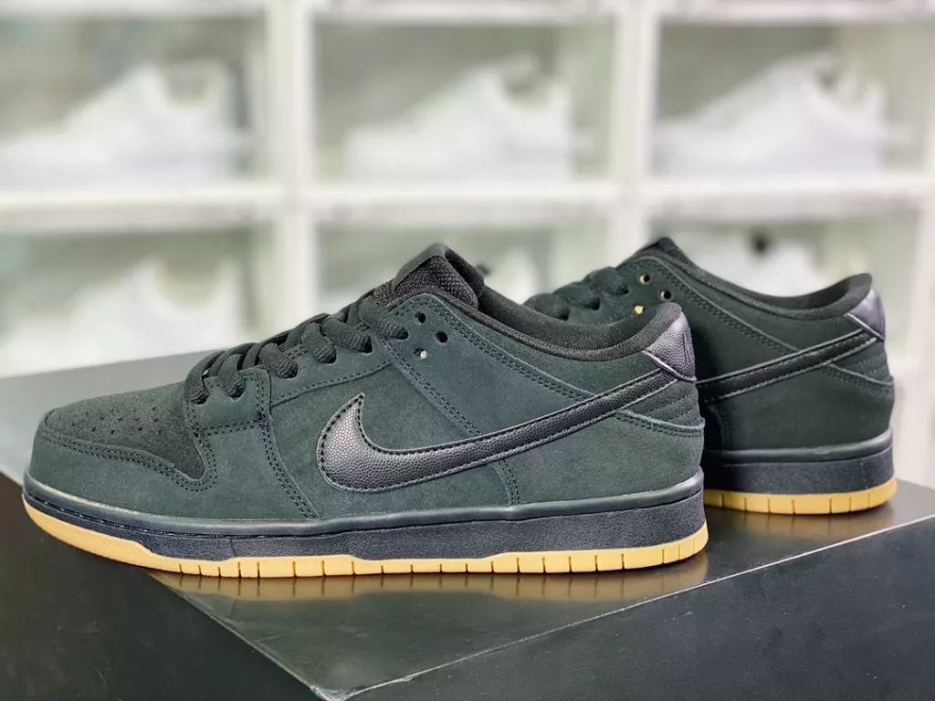 SB Dunk Low Pro SB Dunk Low Pro