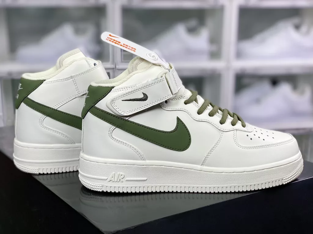 Nike Air Force 1'07 Mid Nike Air Force 1'07 Mid