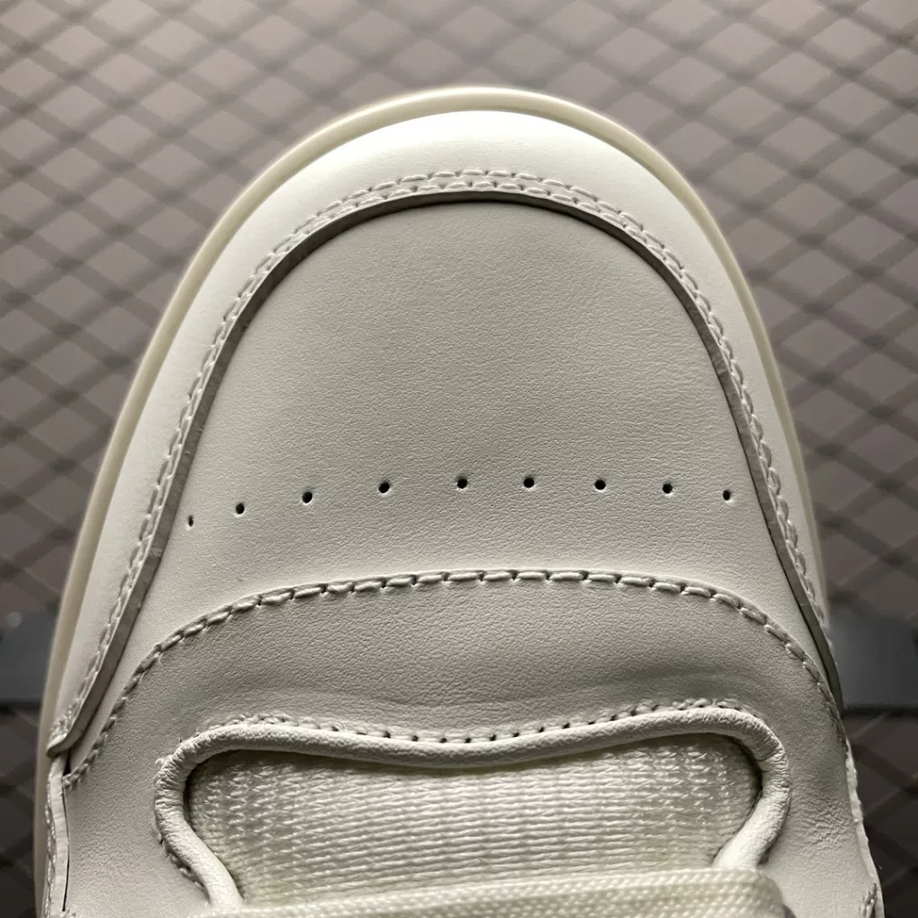 The highest version of Gucci Gucci MAC80 low-cut casual board shoes available locally is available for overseas purchase. It is exclusively for high-quality original shoes. The development of the correct last shape is correct, and Goodyear's adhesive free wiring process is handmade. The old accessories are complete, and imported leather materials are meticulously crafted. The materials and details have been tried to restore the company's authentic products to the maximum extent possible. The actual photos are as shown in the picture, and you should be careful not to mix and sell. Size: 35 36 37 38 39 40 41 42 43 44 45