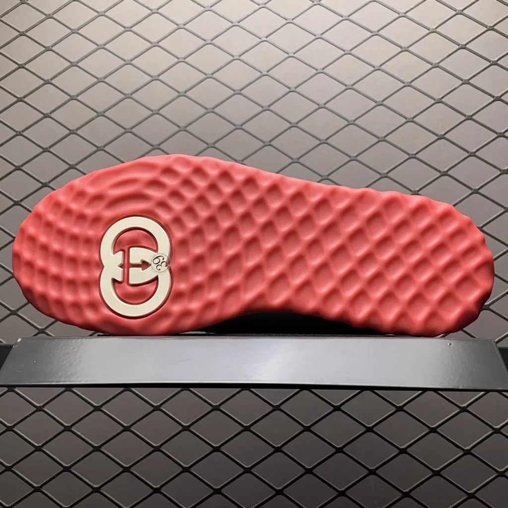 The highest version of Gucci Gucci MAC80 low-cut casual board shoes available locally is available through online shopping, exclusively for high-quality original shoe development. The correct last shape is correct, and Goodyear's adhesive free wiring process accessories are complete. Imported leather materials are meticulously crafted, and their materials and details have been striving to restore the company's authentic products to the maximum extent possible. Real photos are as shown in the picture, and you should be cautious of mixed sales. Size: 35 36 37 38 39