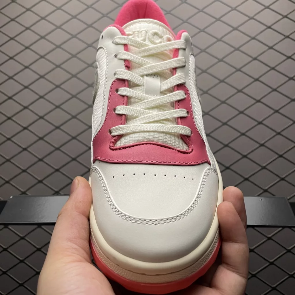 The highest version of Gucci Gucci MAC80 low-cut casual board shoes available locally is available through online shopping, exclusively for high-quality original shoe development. The correct last shape is correct, and Goodyear's adhesive free wiring process accessories are complete. Imported leather materials are meticulously crafted, and their materials and details have been striving to restore the company's authentic products to the maximum extent possible. Real photos are as shown in the picture, and you should be cautious of mixed sales. Size: 35 36 37 38 39